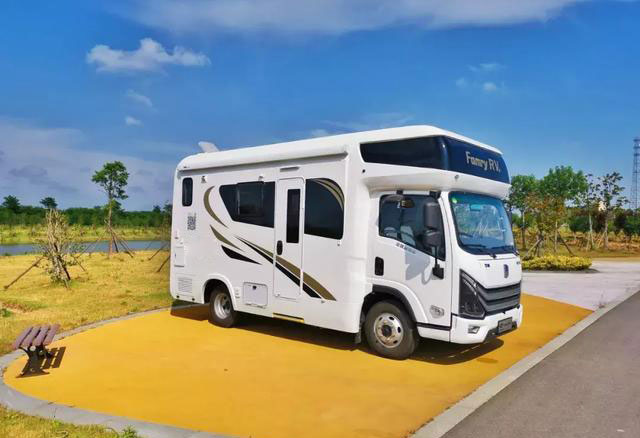 點擊進入看圖評論 玻璃鋼房車有哪些優點?